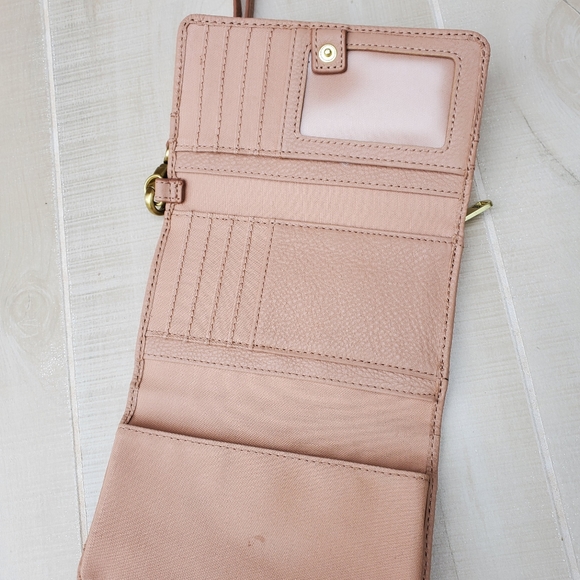 FOSSIL leather wristlet - Picture 3 of 6